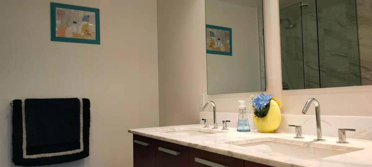Waterfalls Hotel - Suite In Falls Downtown With Pool Victoria Exteriör bild