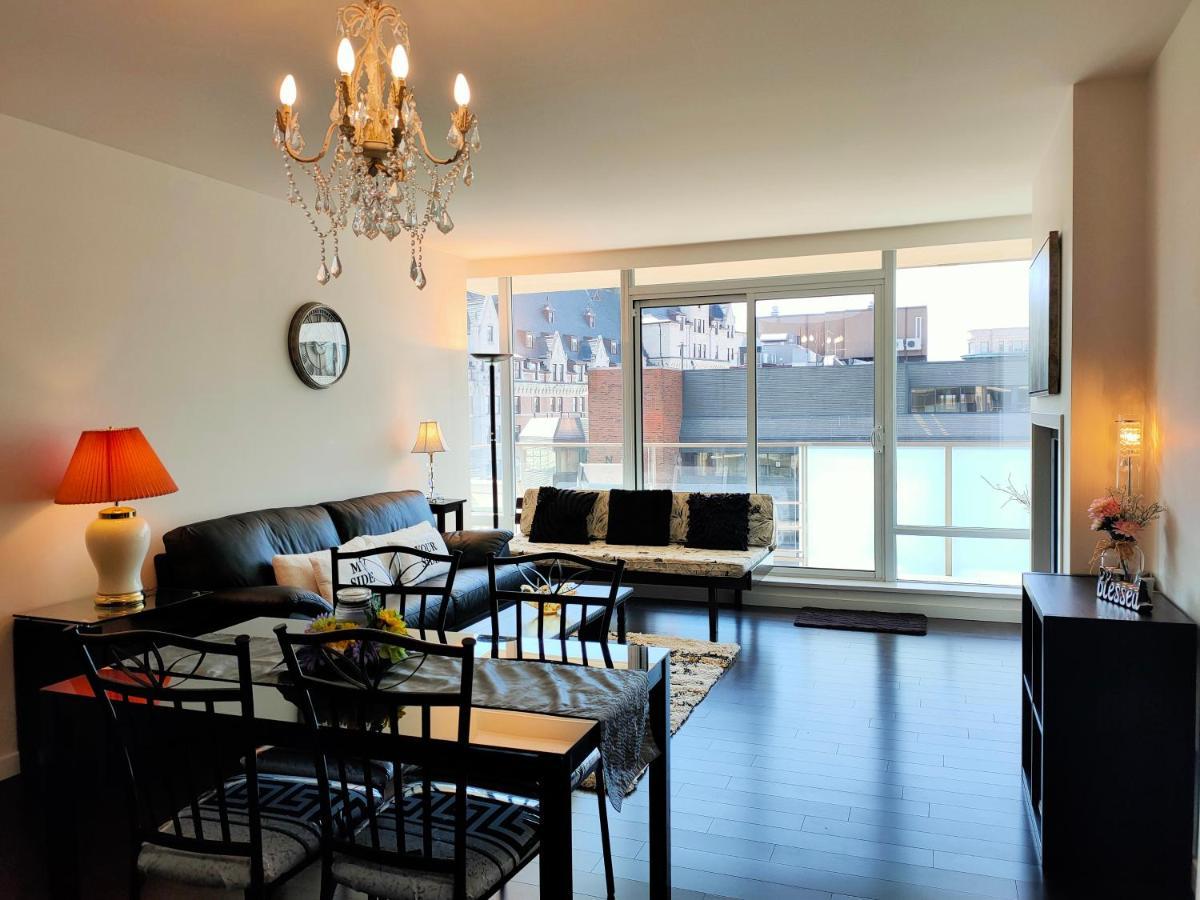 Waterfalls Hotel - Suite In Falls Downtown With Pool Victoria Exteriör bild