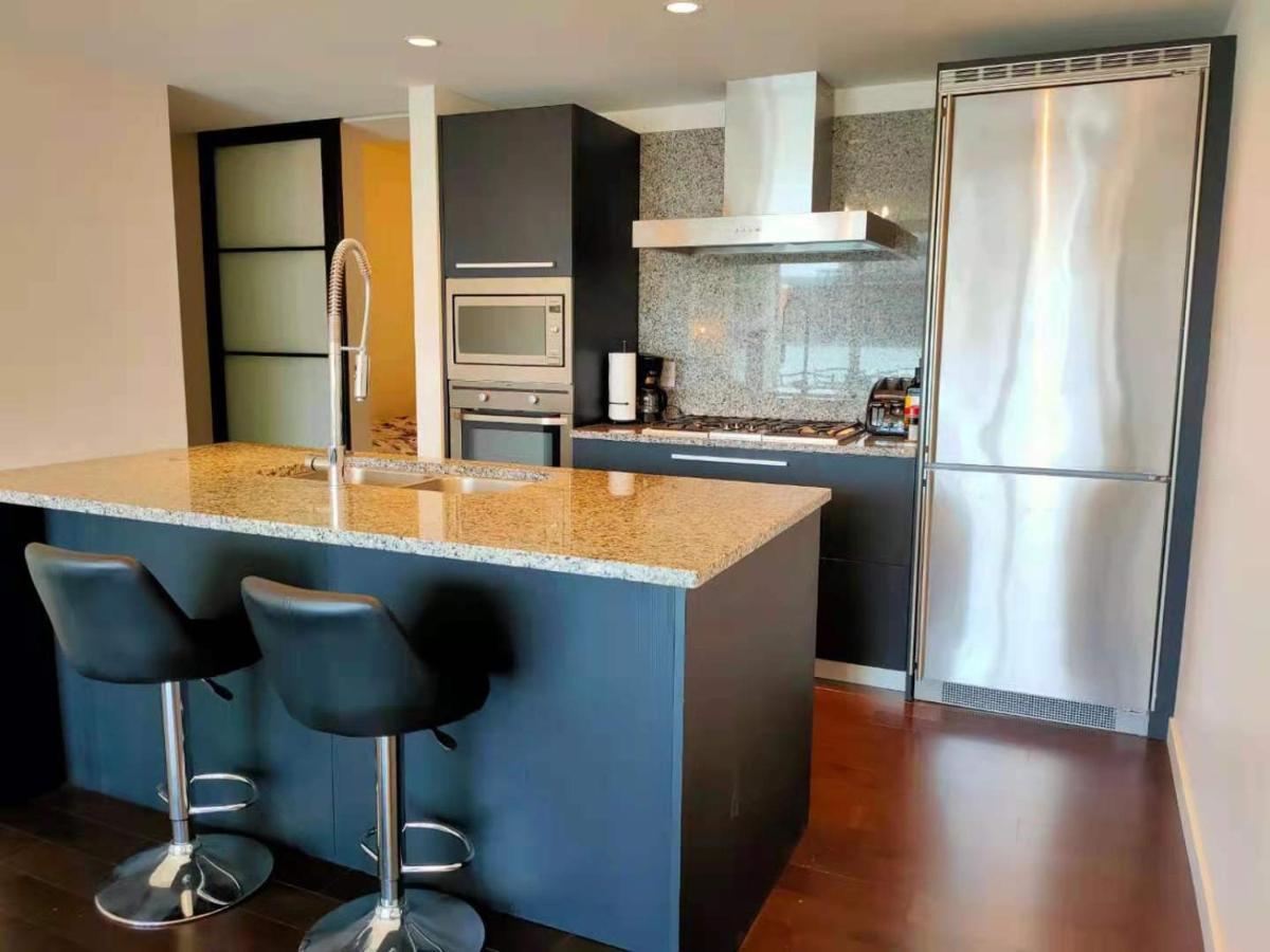 Waterfalls Hotel - Suite In Falls Downtown With Pool Victoria Exteriör bild