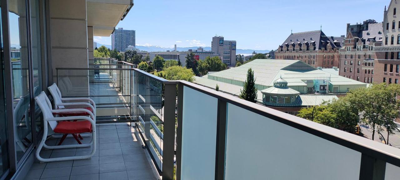 Waterfalls Hotel - Suite In Falls Downtown With Pool Victoria Exteriör bild