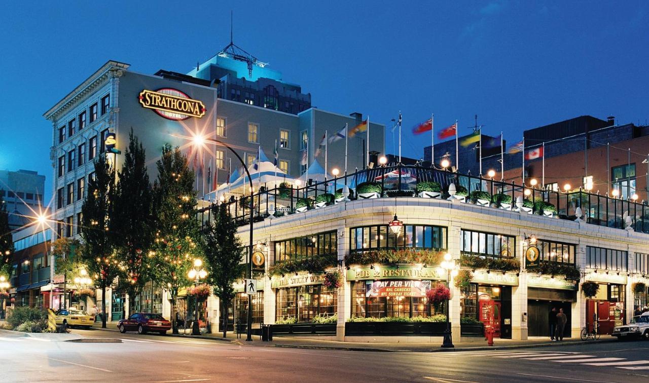 Waterfalls Hotel - Suite In Falls Downtown With Pool Victoria Exteriör bild