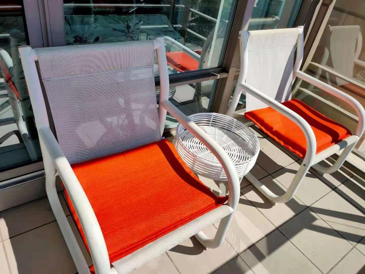Waterfalls Hotel - Suite In Falls Downtown With Pool Victoria Exteriör bild